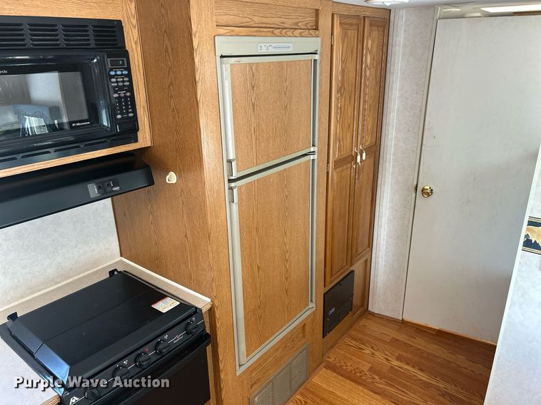 image for item DS8997 2001 Timberland  camper