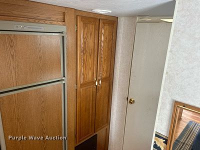 image for item DS8997 2001 Timberland  camper