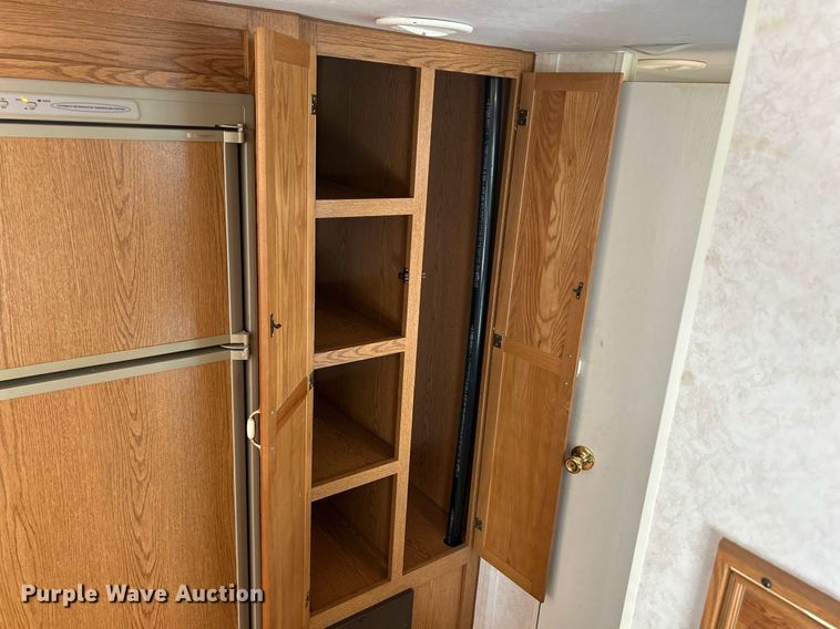 image for item DS8997 2001 Timberland  camper