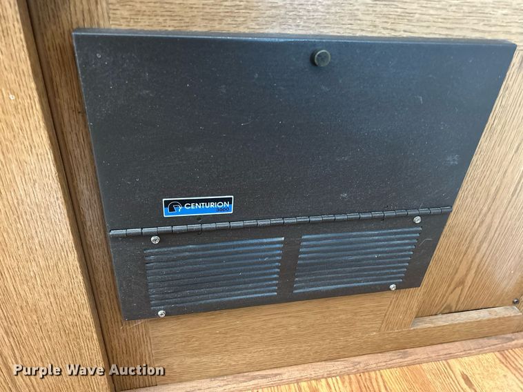 image for item DS8997 2001 Timberland  camper