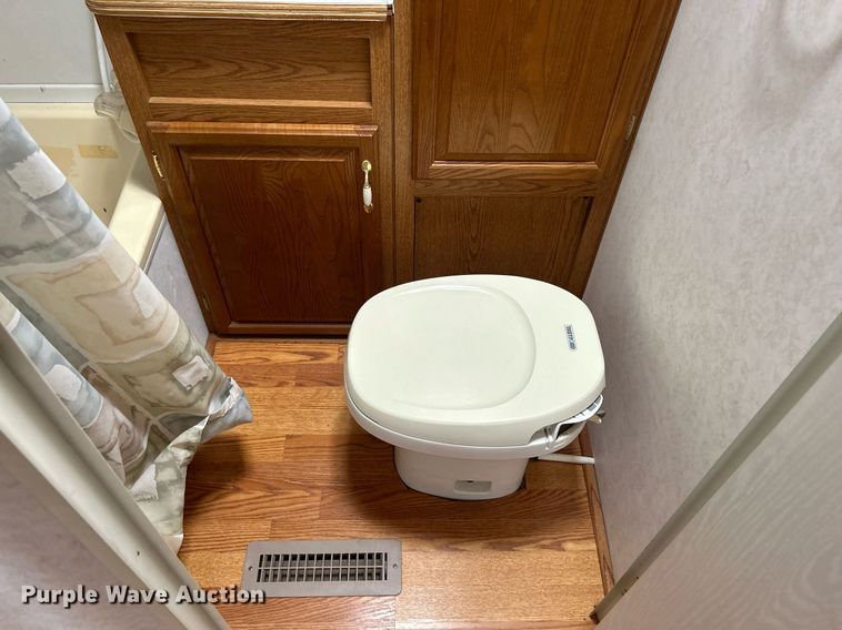 image for item DS8997 2001 Timberland  camper