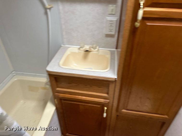 image for item DS8997 2001 Timberland  camper