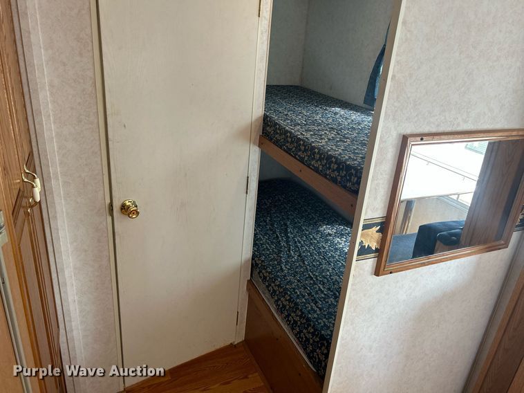 image for item DS8997 2001 Timberland  camper