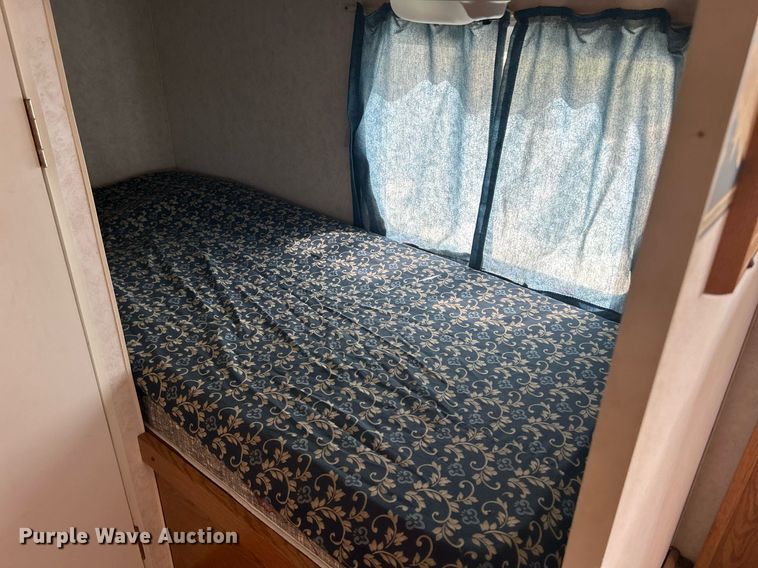 image for item DS8997 2001 Timberland  camper