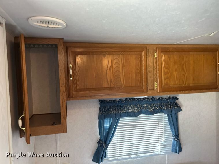 image for item DS8997 2001 Timberland  camper