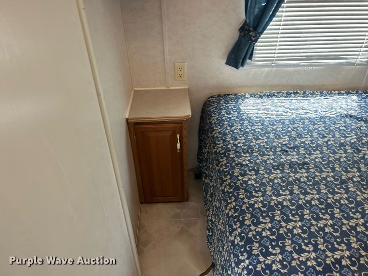 image for item DS8997 2001 Timberland  camper