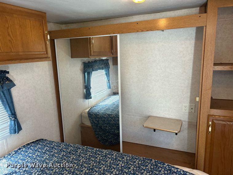 image for item DS8997 2001 Timberland  camper