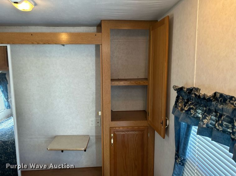 image for item DS8997 2001 Timberland  camper