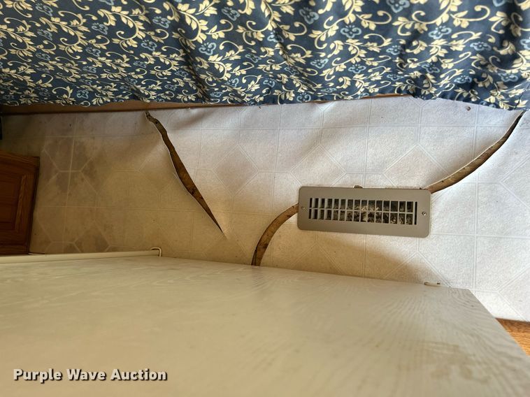 image for item DS8997 2001 Timberland  camper