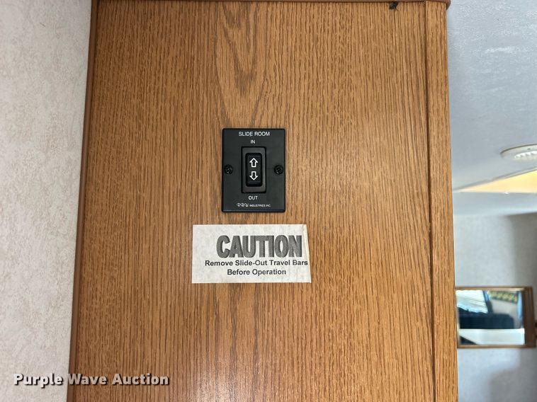 image for item DS8997 2001 Timberland  camper