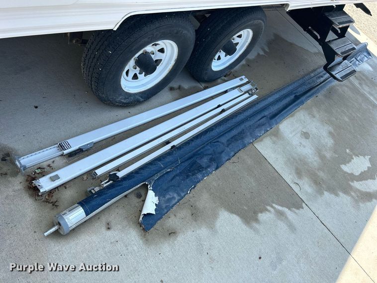 image for item DS8997 2001 Timberland  camper