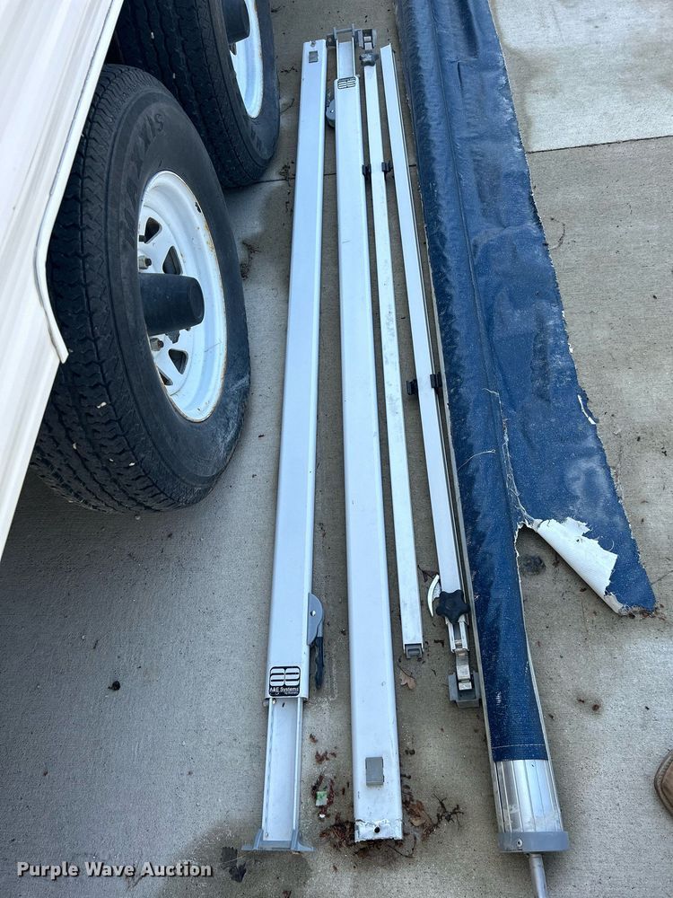 image for item DS8997 2001 Timberland  camper