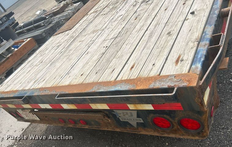 image for item DS8998 2014 PJ Trailers F8162  equipment trailer