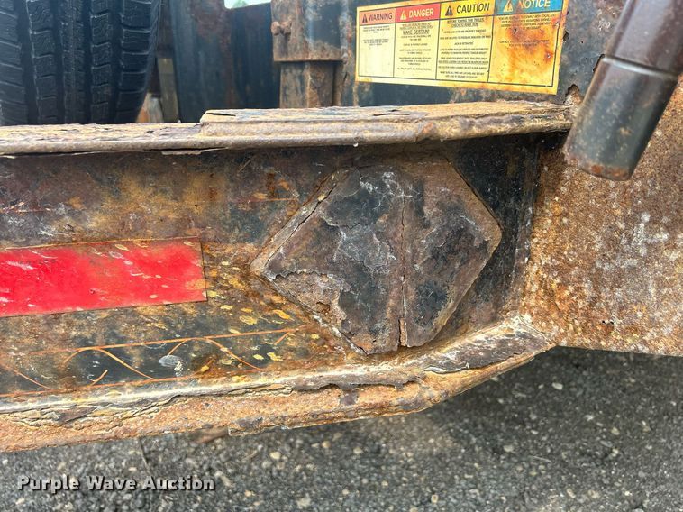 image for item DS8998 2014 PJ Trailers F8162  equipment trailer