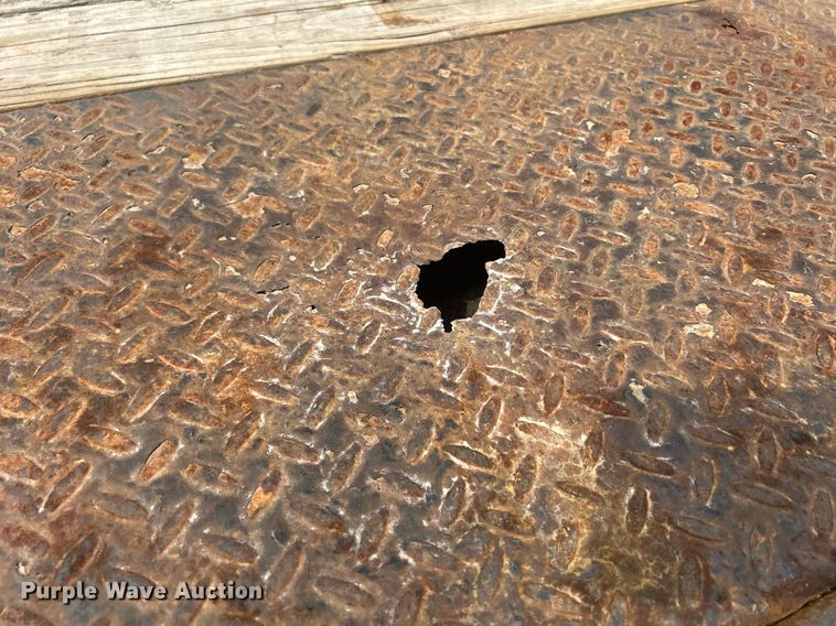 image for item DS8998 2014 PJ Trailers F8162  equipment trailer