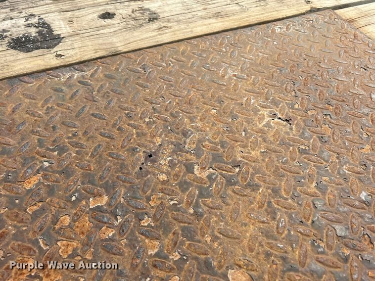 image for item DS8998 2014 PJ Trailers F8162  equipment trailer