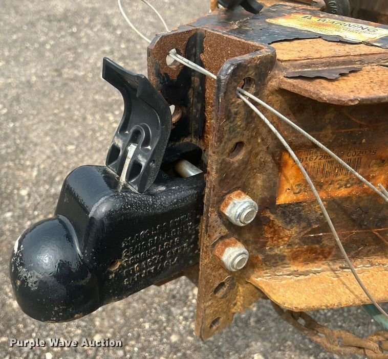 image for item DS8998 2014 PJ Trailers F8162  equipment trailer