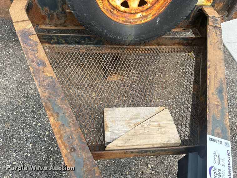 image for item DS8998 2014 PJ Trailers F8162  equipment trailer