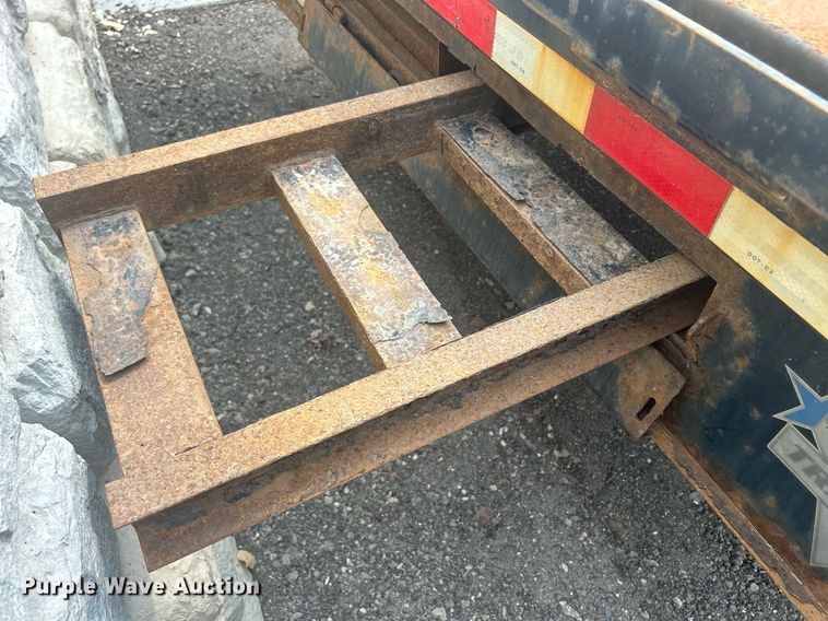 image for item DS8998 2014 PJ Trailers F8162  equipment trailer