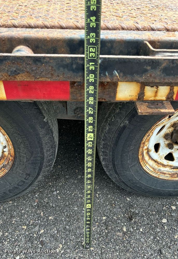 image for item DS8998 2014 PJ Trailers F8162  equipment trailer