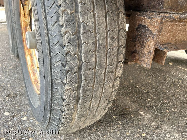 image for item DS8998 2014 PJ Trailers F8162  equipment trailer