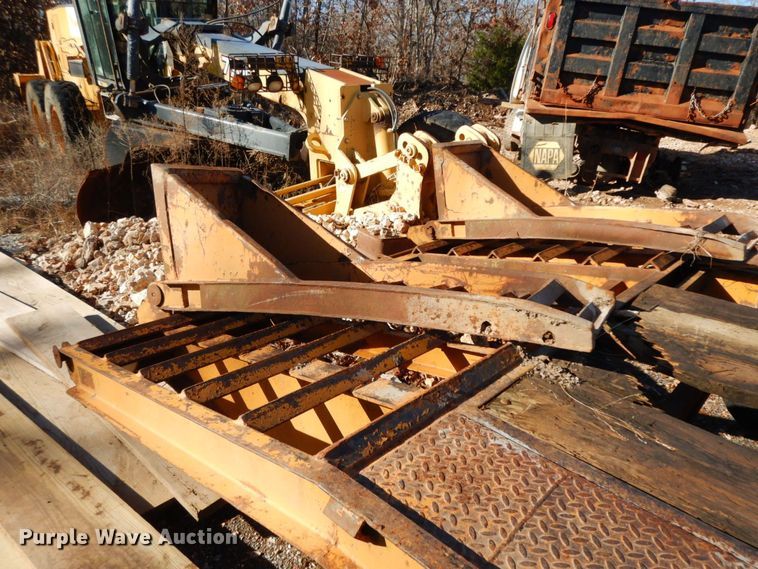 image for item HG9300 1987 Holden Industries  equipment trailer