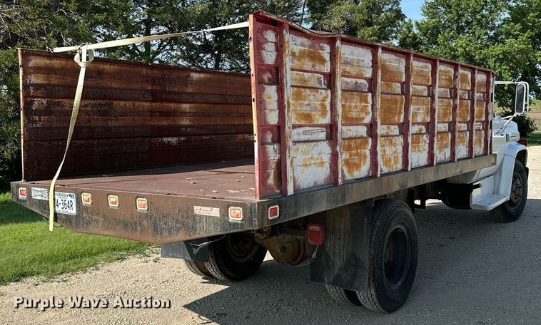 image for item HU9383 1989 GMC C60  grain truck