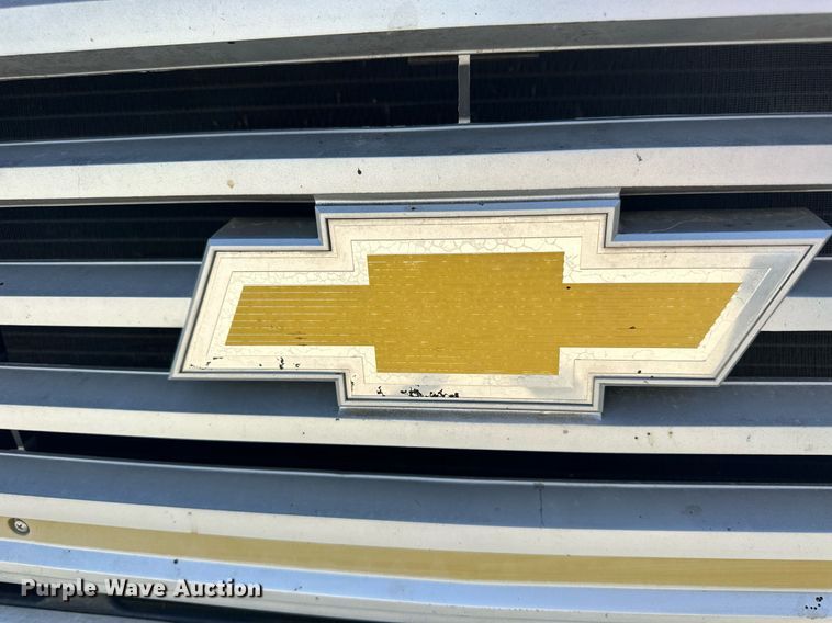 image for item HU9383 1989 GMC C60  grain truck