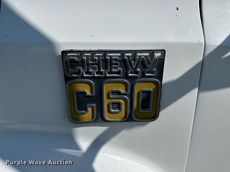 image for item HU9383 1989 GMC C60  grain truck