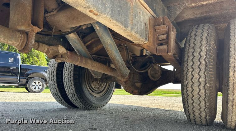 image for item HU9383 1989 GMC C60  grain truck