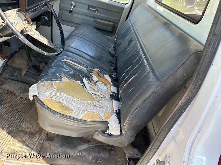 image for item HU9383 1989 GMC C60  grain truck