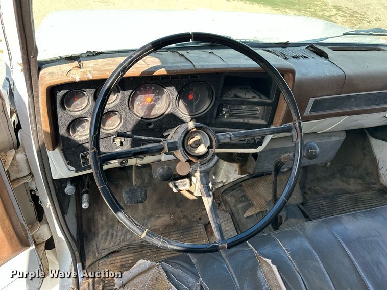 image for item HU9383 1989 GMC C60  grain truck