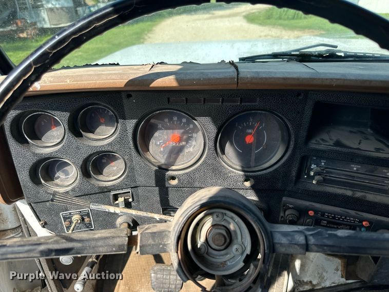 image for item HU9383 1989 GMC C60  grain truck