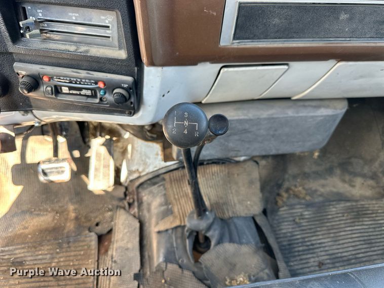 image for item HU9383 1989 GMC C60  grain truck