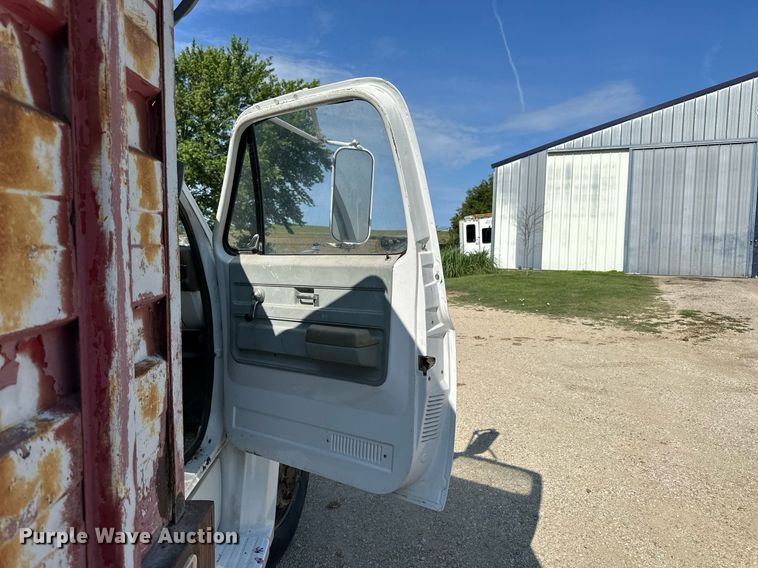 image for item HU9383 1989 GMC C60  grain truck