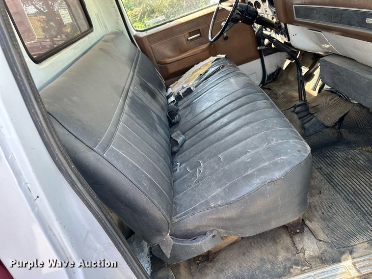 image for item HU9383 1989 GMC C60  grain truck