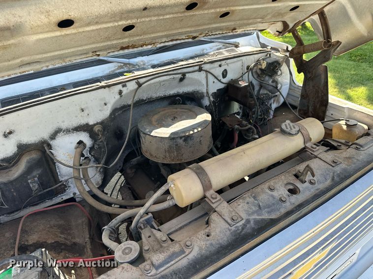 image for item HU9383 1989 GMC C60  grain truck