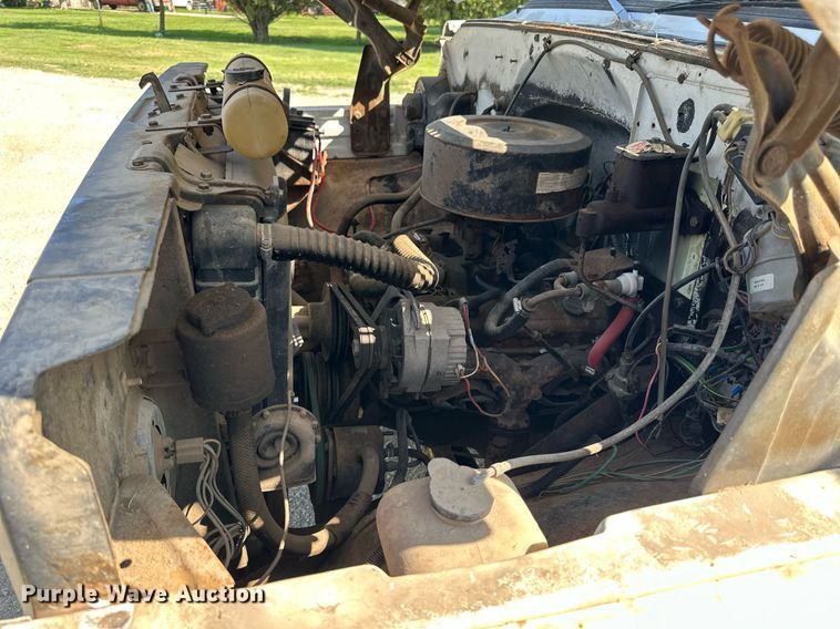 image for item HU9383 1989 GMC C60  grain truck