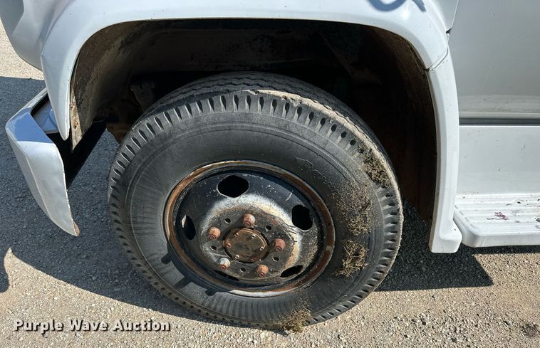 image for item HU9383 1989 GMC C60  grain truck