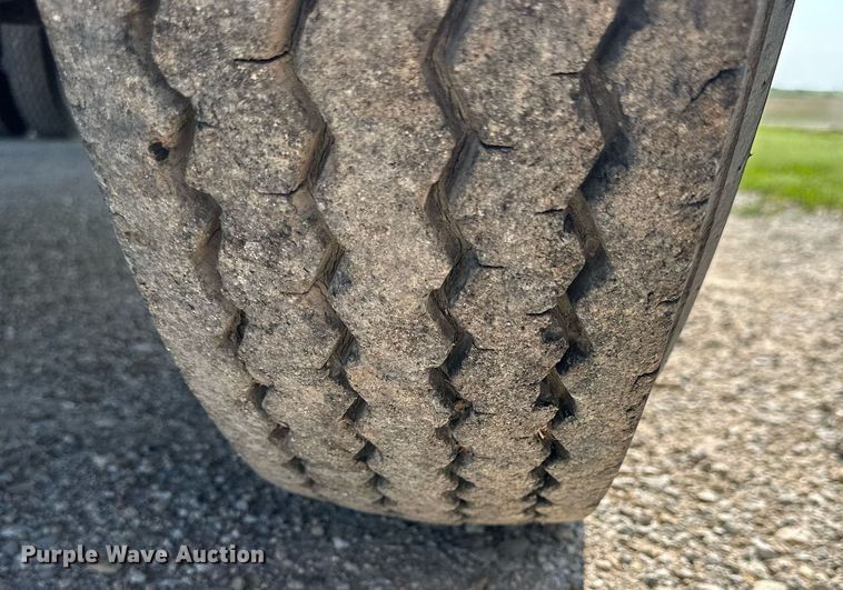 image for item HU9383 1989 GMC C60  grain truck