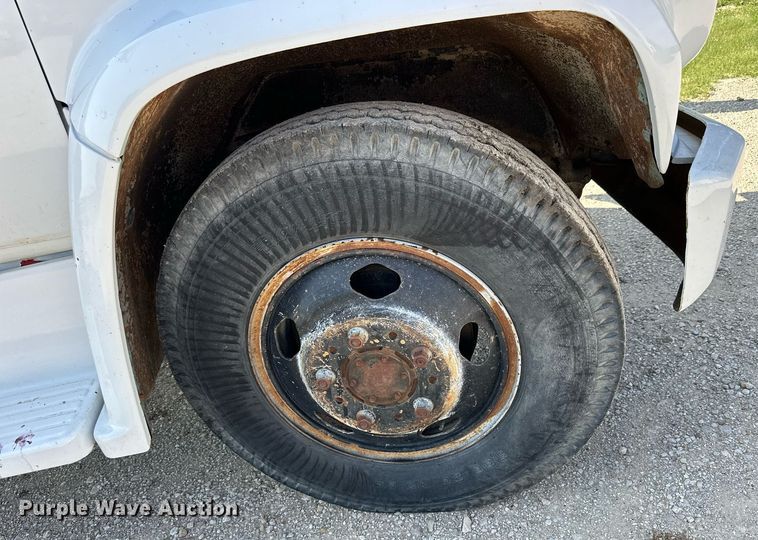 image for item HU9383 1989 GMC C60  grain truck