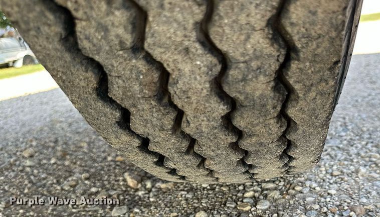 image for item HU9383 1989 GMC C60  grain truck