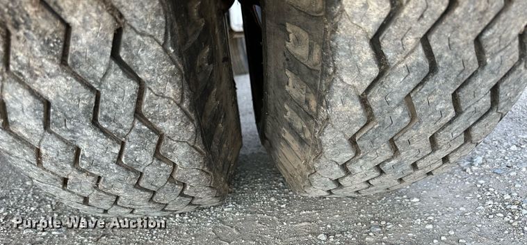 image for item HU9383 1989 GMC C60  grain truck