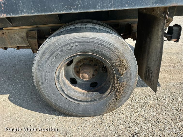 image for item HU9383 1989 GMC C60  grain truck