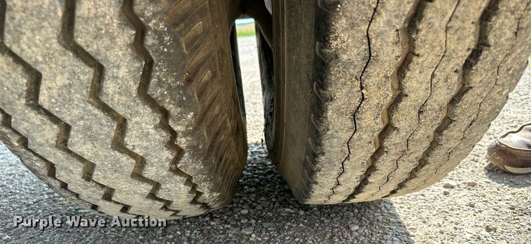 image for item HU9383 1989 GMC C60  grain truck