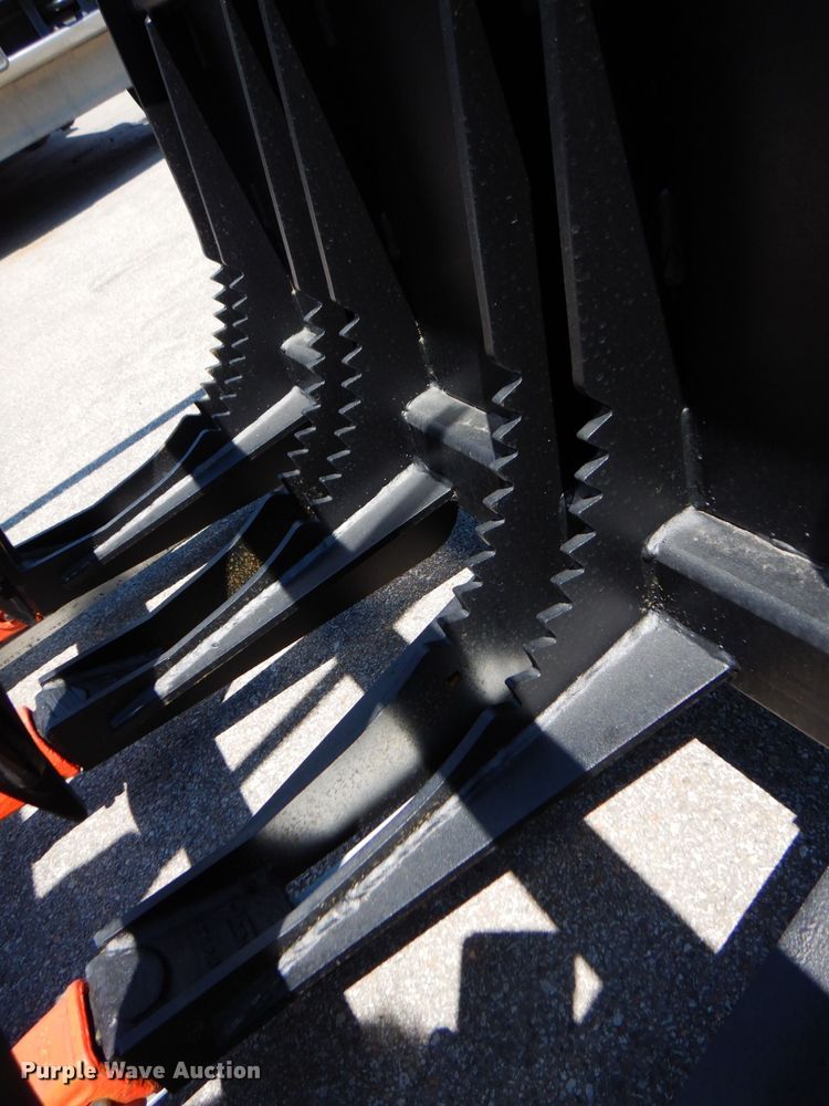 image for item IB9552 Skid steer grapple bucket