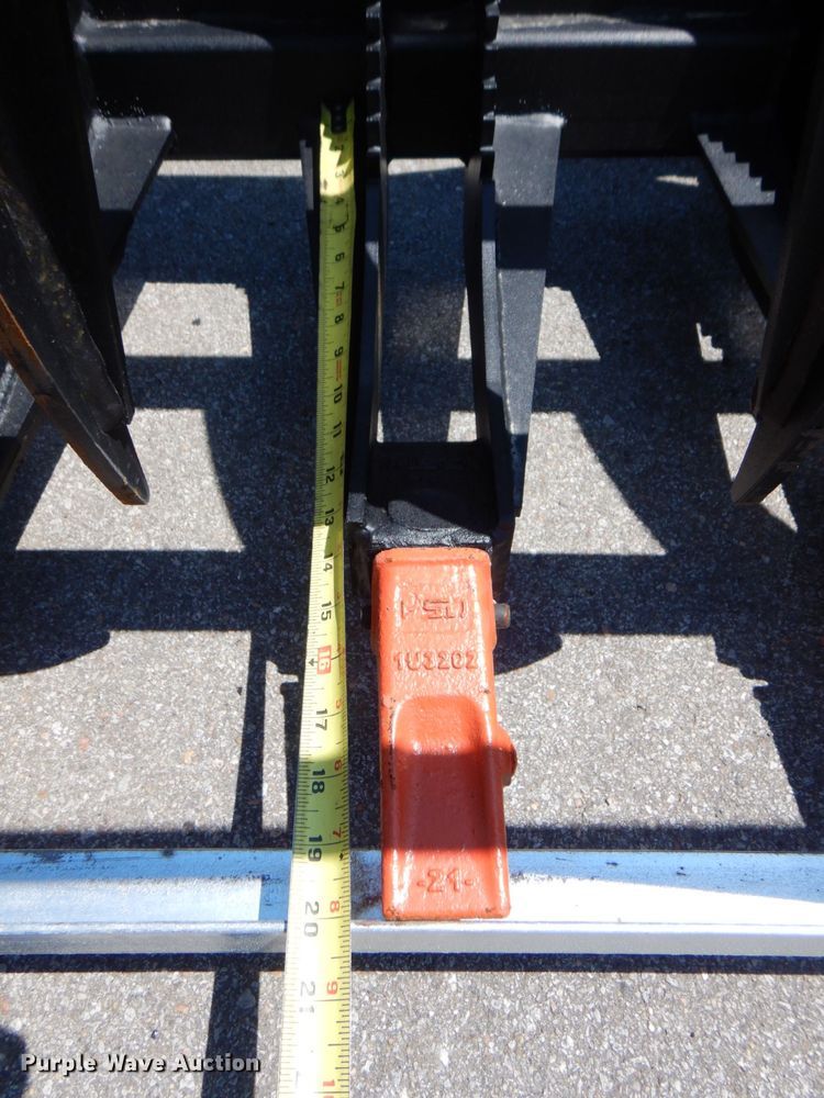 image for item IB9552 Skid steer grapple bucket