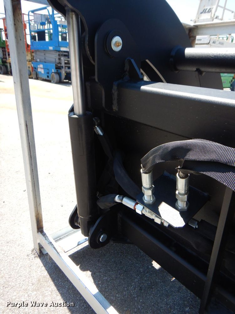 image for item IB9552 Skid steer grapple bucket