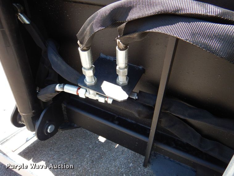 image for item IB9552 Skid steer grapple bucket