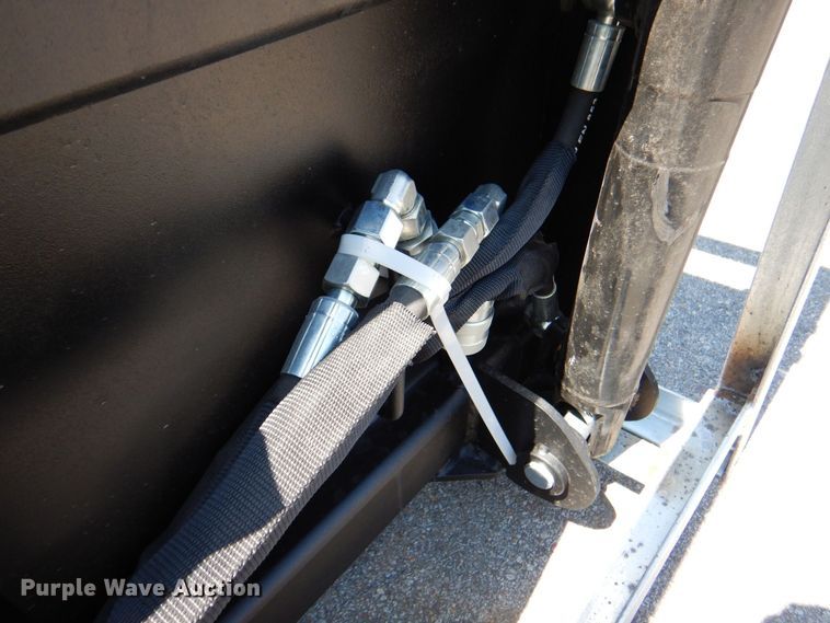 image for item IB9552 Skid steer grapple bucket